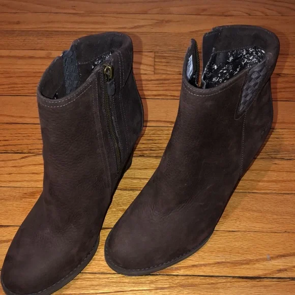Timberland Womens Booties, NWOT! - Picture 5 of 6